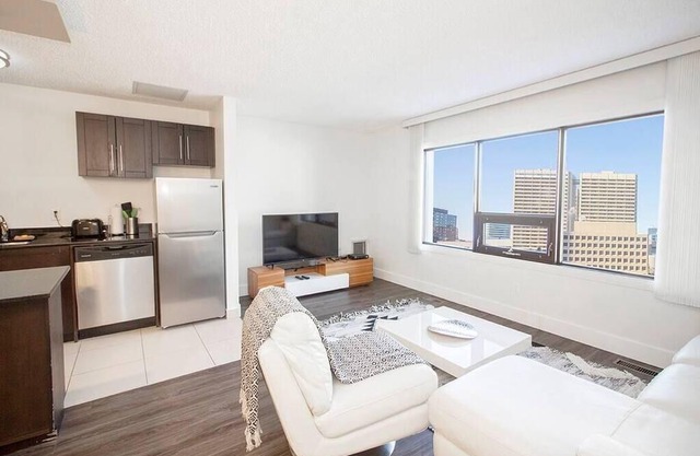 Free Parking, Wi-Fi and In-suite Laundry!