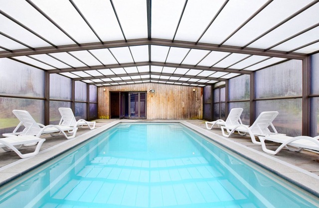 Free Stat Ande luxury villa with swimming pool and sauna