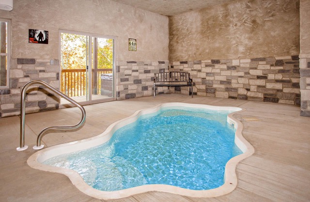 Free Tickets | Spacious, Fireplace, Private Pool, 1.4 miles to The Island