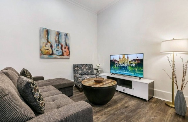 French Quarter Living | Close to Everything !