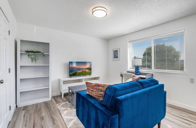Fresh 1BR/1BA in Downtown Tacoma - 8