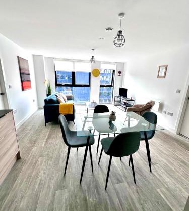 Fresh 2Bed 2Bath Apartment 2mins drive to Man Utd Stadium