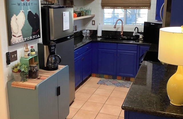 FRESHLY REMODELED! Three National Parks within one hour drive!