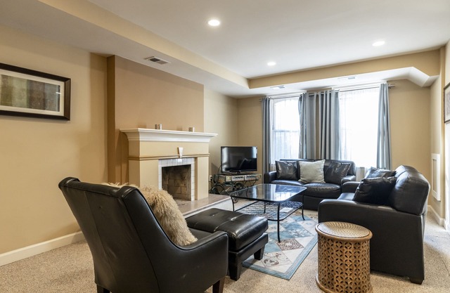 Freshly renovated 1 bedroom in Historic Home- Convention Center/Blagden Alley