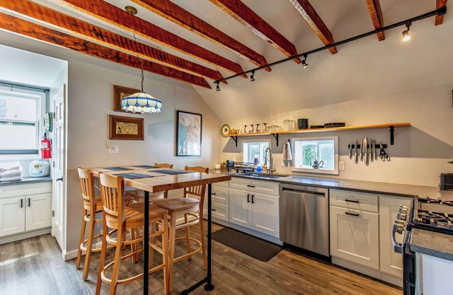 Freshly Renovated Apt in Perfect Location
