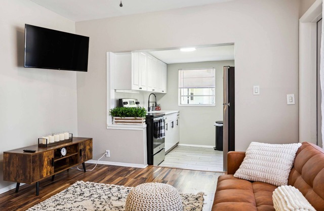 Freshly Renovated One Bedroom Apartment
