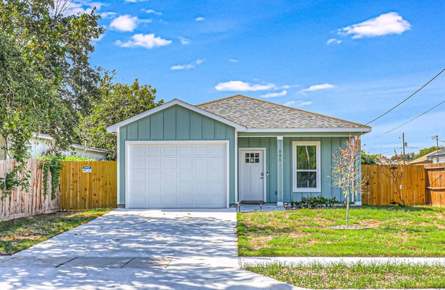 Friendly neighborhood home near fishing pier with dog-friendly yard & W/D
