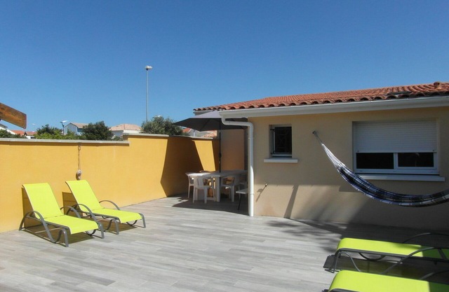 Friendly renovated house, modern&comfortable, ideal location, close to the beach