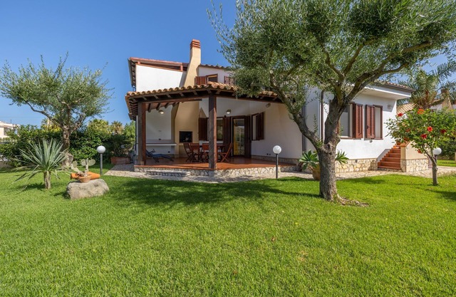 Friends, couples or families! FROM 8 TO 16 BEDS.nSELF CHECK-IN