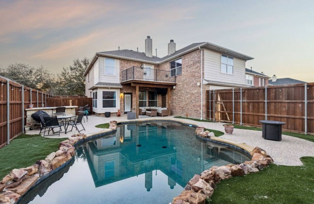 Frisco Escape | Pool & Bar | Golf Simulator