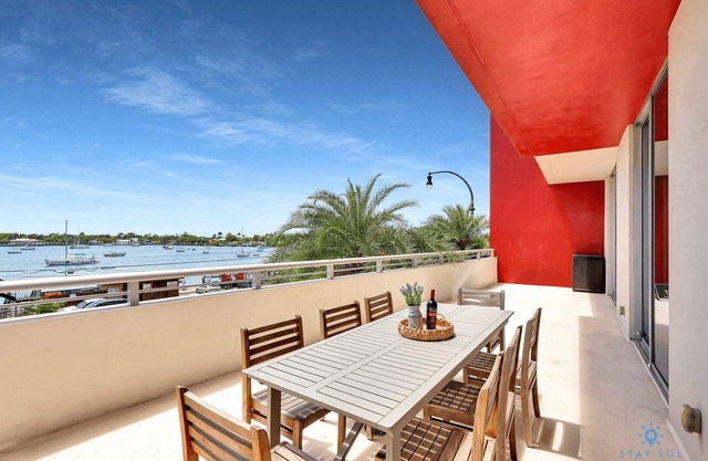 Front Bay View Terrace| Rooftop Pool| Near Beach