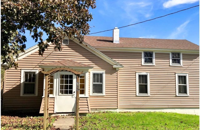 "Front Cottage" of Cooperstown Cottages by the Creek - 4 mi to Coop Dreams Park!