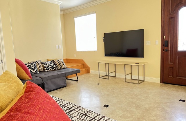 Front House - NEW NEW NEW - Disneyland and Hollywood