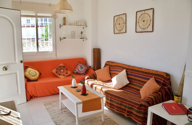 Front line Beach Ground Floor Apartment, 2 mins walk to Beach