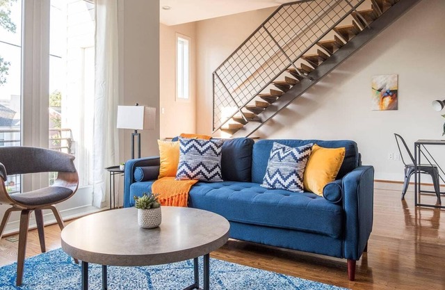 Frontdesk | 2BR w/Balcony in the Heart of NuLu