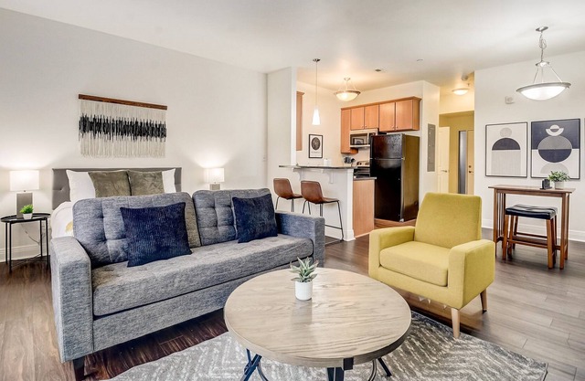 Frontdesk | Studio Apt by Indiana War Memorial