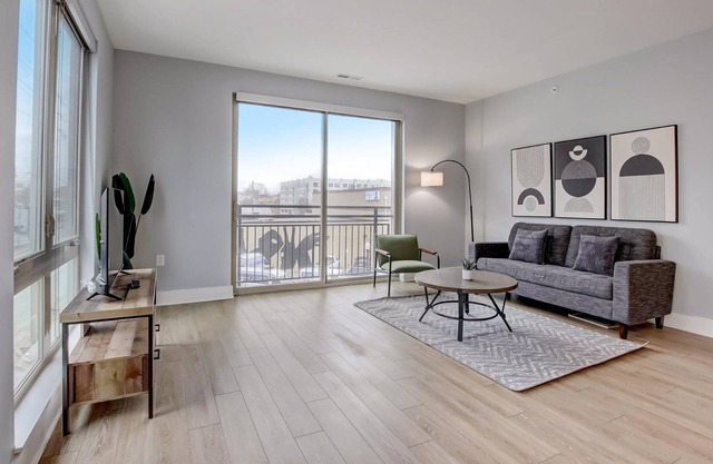 Frontdesk | Studio Apt near Lucas Oil Stadium