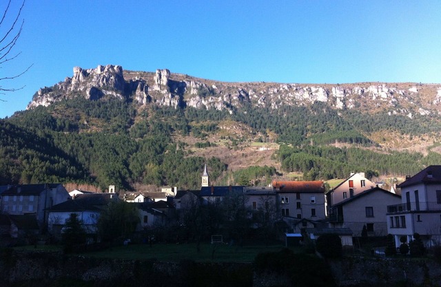 Full Center of Florac, view of the Causse Méjean
