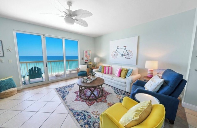 Full Equipped Oceanfront Oasis w/Beach Chairs + Umbrellan