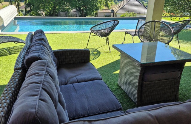 Fully equipped apartment in a quiet location with swimming pool and large terrace