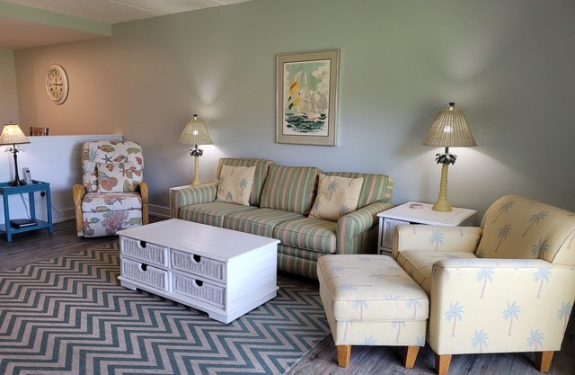 Fully furnished Oceanview flat with X1 view platform