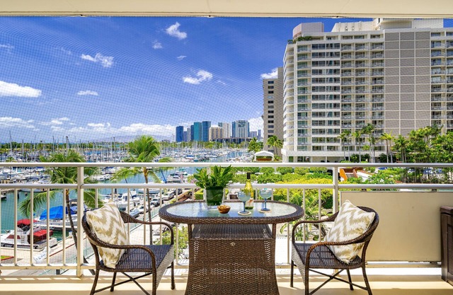 Fully Remodeled 2025 with Marina View! Full Kitchen, FREE Parking & Wi-Fi!