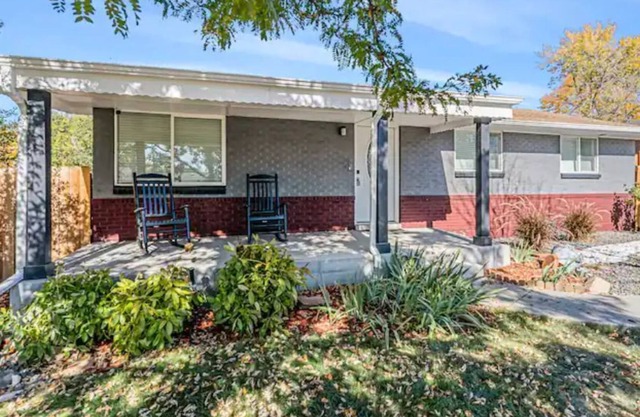 Fully Remodeled 4BR Home, with GAME RM, Sleeps10