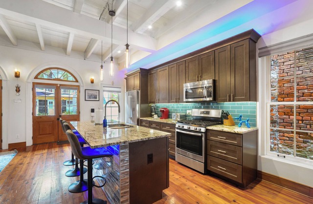 Fully remodeled. Amazing location, 2 blocks to French Quarter & Frenchman St