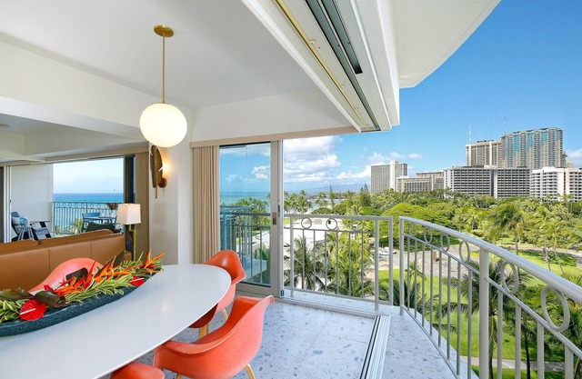 Fully Remodeled! Amazing OCEAN, Mountain, City Views! 2-Bed/2-Bath Sleeps 6!