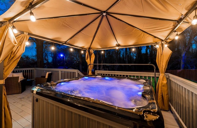 Fully remodeled home w Hot Tub close to South End
