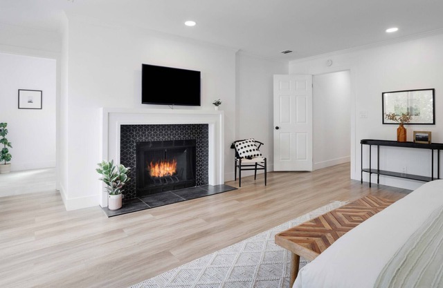 Fully Remodeled Luxury Home - Clear Mountain Views