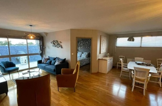 Fully renovated apartment in the center of Coutainville with elevator