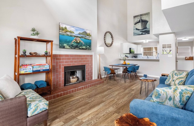 Fully Renovated Condo with AC, Lanai, Pool, Hot Tub, Close to the Hapuna Beach