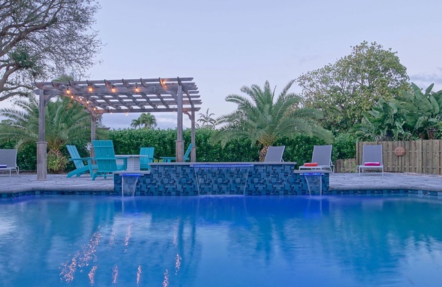 Fully Renovated Family Retreat Huge Pool Pet Friendly EV Charger