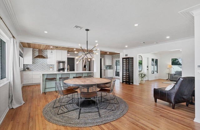 Fully Renovated Mid Century Ranch minutes from Siesta Key and Downtown Sarasota!