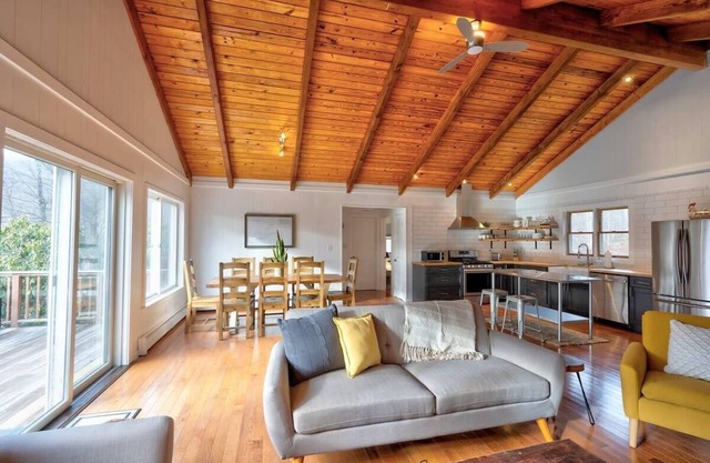 Fulton House - Family Friendly Lodge in Roscoe