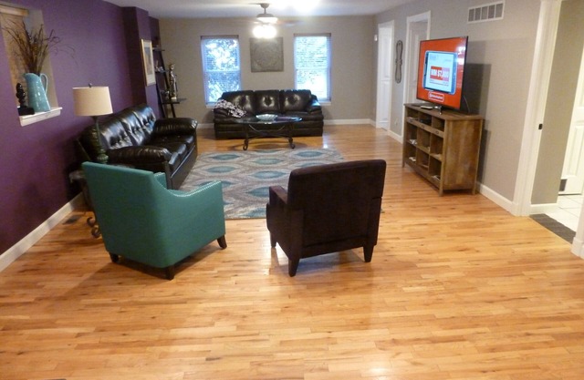 Fun and walkable area, sleeps 9, private parking and patio, newly renovated!