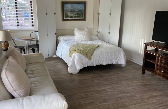 FUN Resort Studio Condo Close to Pool, Golf, Tennis, and Beach