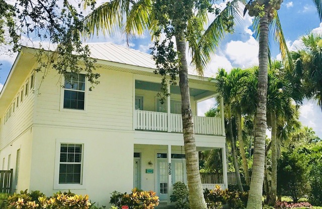 FUN + SUN IN THE CENTER OF IT ALL! EXCLUSIVE CENTRAL BEACH! POOL