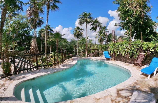 Funky and eclectic! Comfortable and private villa, perfect for large groups!