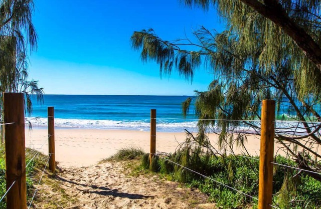 Funky Beachfront House Opposite Kawana Surf Club