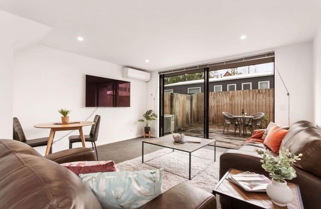 Funky Spacious 2Bdrms 2Bthrms Free Covered Park.