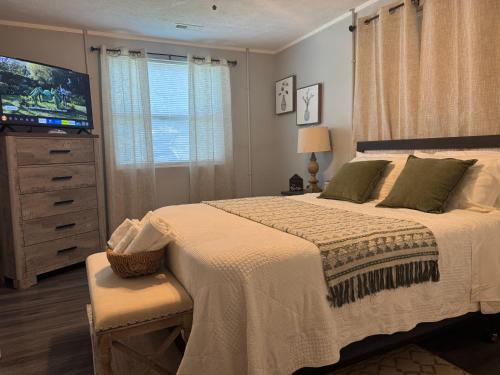 Furnished 1 Bedroom Home Away from Home Near UT and Downtown