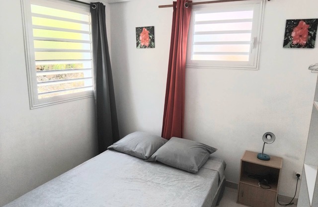 Furnished 2-bedroom T3 apartment with air conditioning, south-facing, 5 minutes from the beach