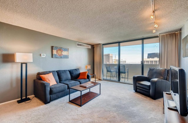 Furnished 35th Floor Condo In The Heart Of Downtown Denver