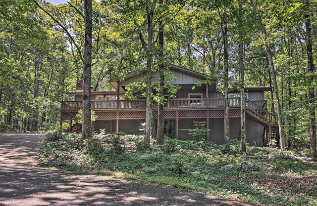 Furnished Deck w/Views: Hot Springs Cottage