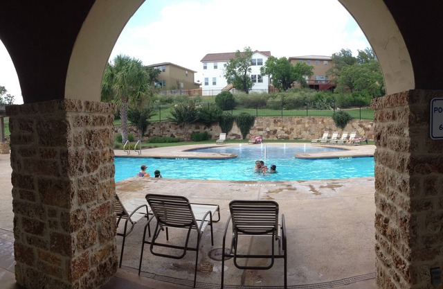 Furnished Luxury Home near Six Flags / La Cantera / Rim! Pool in Gated community