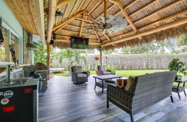 Furnished Patio and Gas Grill Deerfield Beach Home