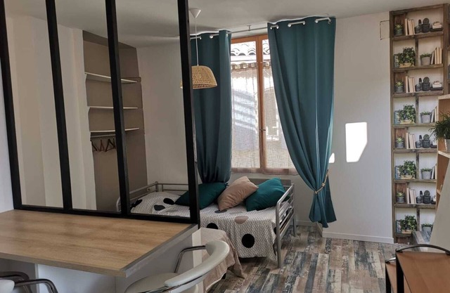 Furnished studio 25 m2 with roof terrace