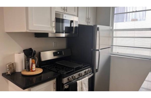 FURNISHED STUDIO @ PRIME HOLLYWOOD -HOLLYWOOD